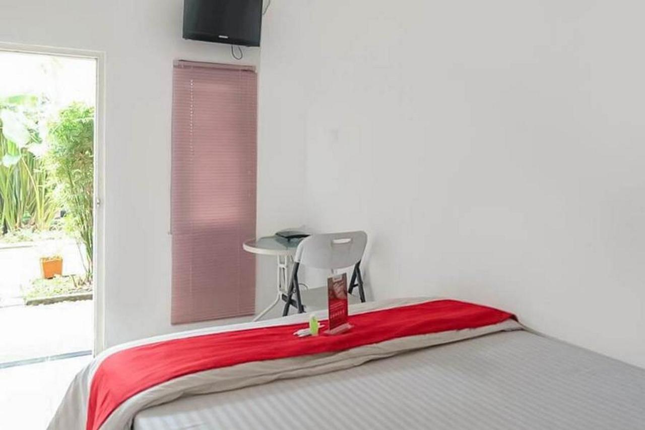فندق Reddoorz Near Rs Mitra Keluarga ديبوك المظهر الخارجي الصورة