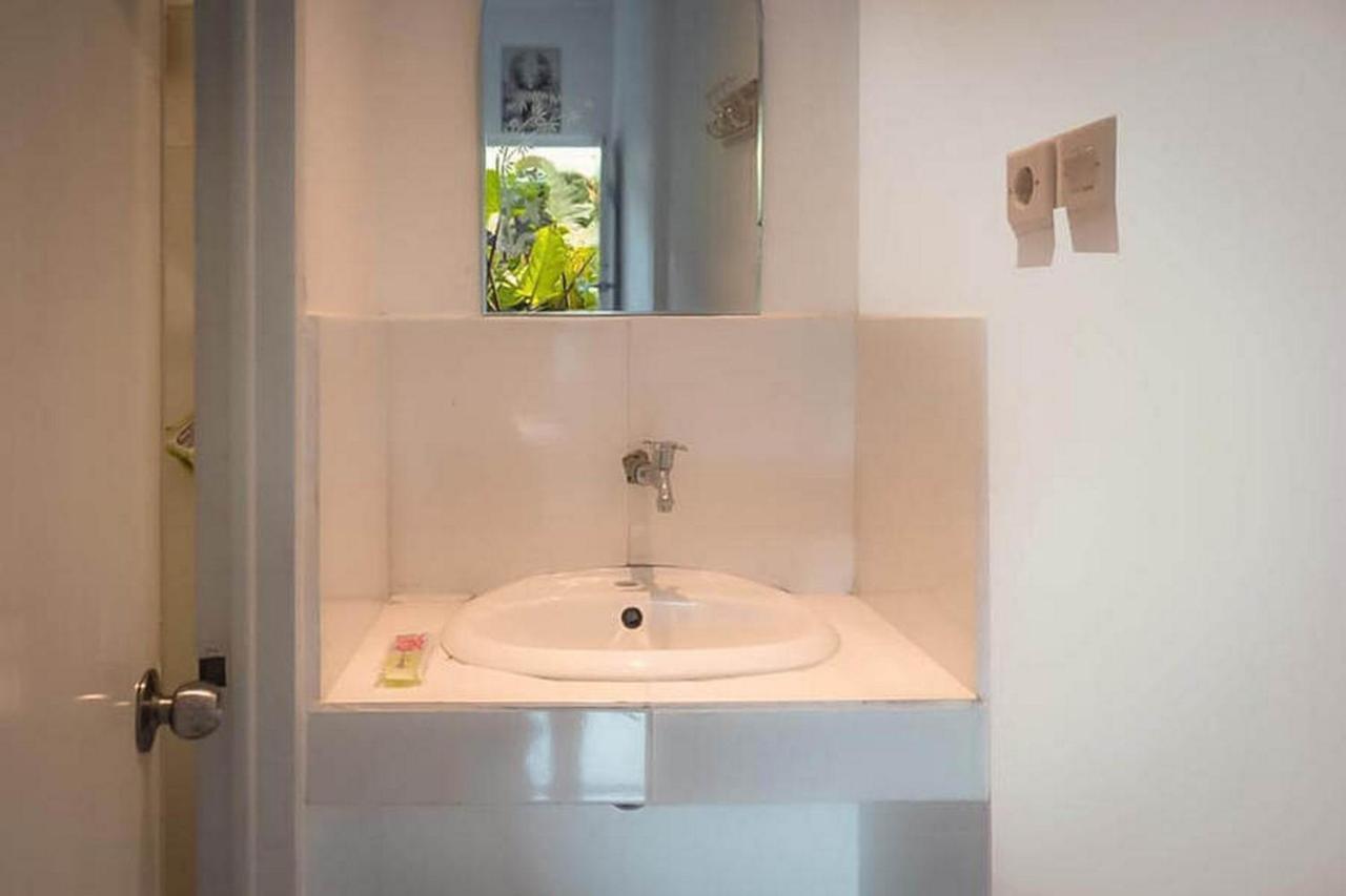 فندق Reddoorz Near Rs Mitra Keluarga ديبوك المظهر الخارجي الصورة